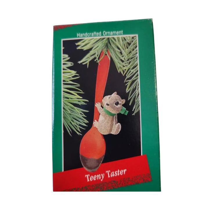 1988 Teeny Taster Hallmark Ornament (Squirrel) QX4181