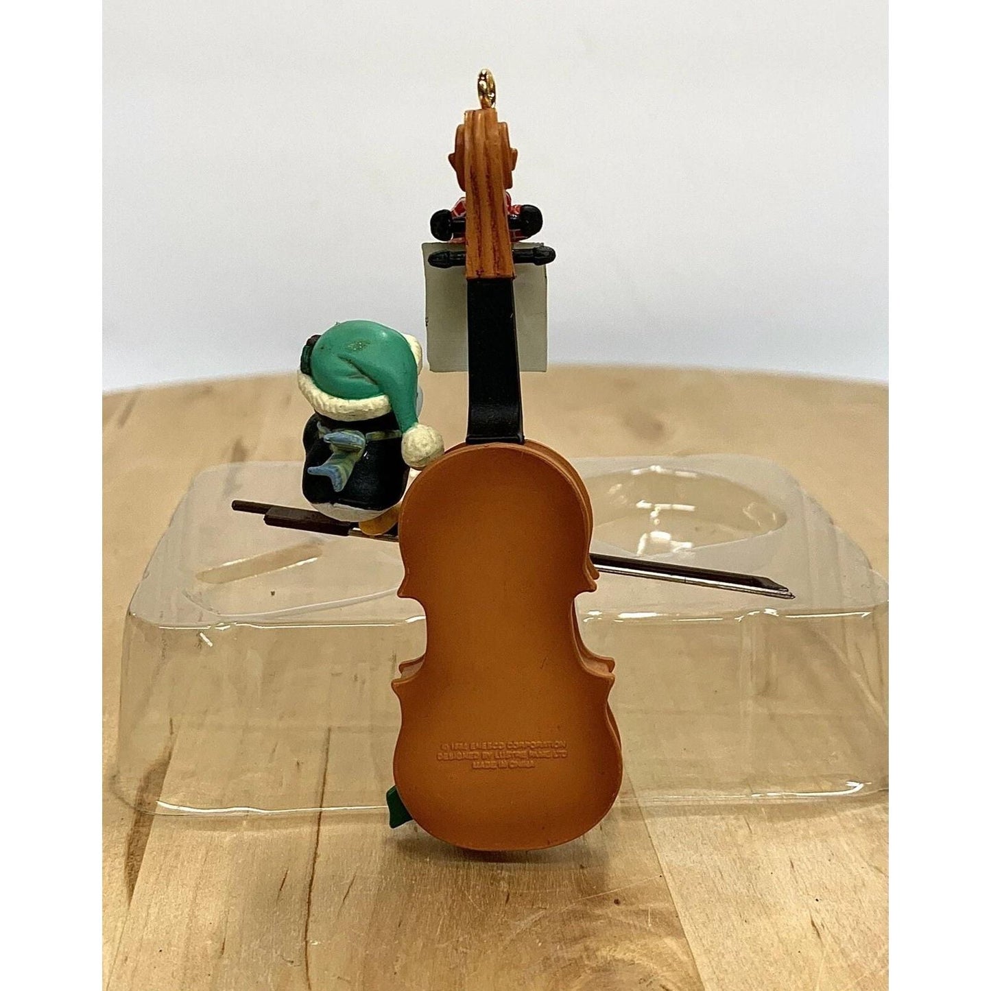 1992 Festive Fiddlers - First Issue in the " Music Lovers" Series (Penguins)