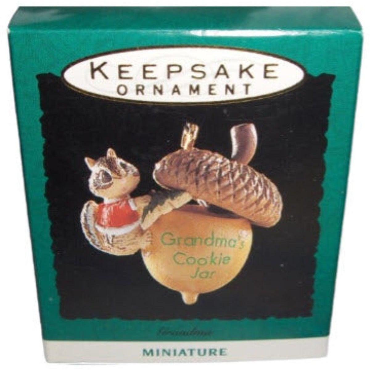 1993 Grandma Hallmark Ornament (Grandma) QXM5162