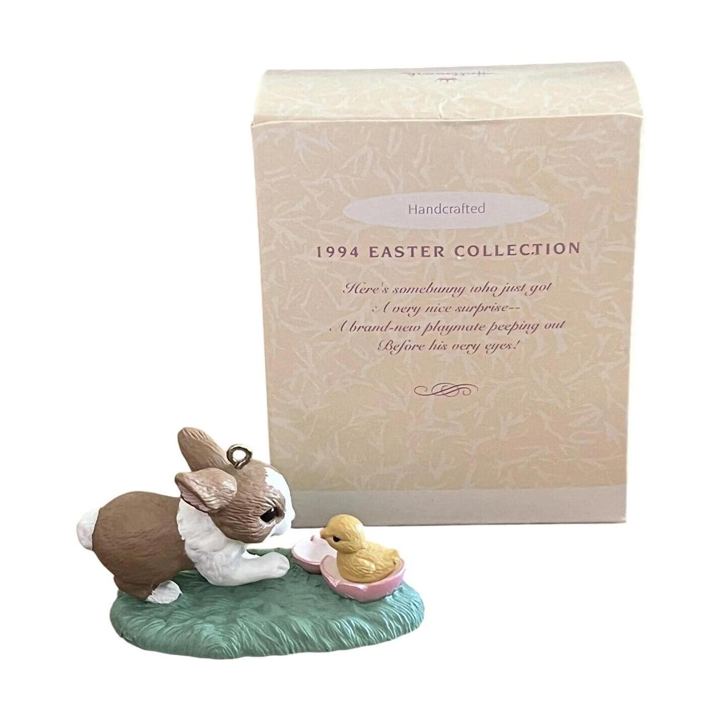 1993 Peeping out Hallmark Ornament (Easter) QEO8203