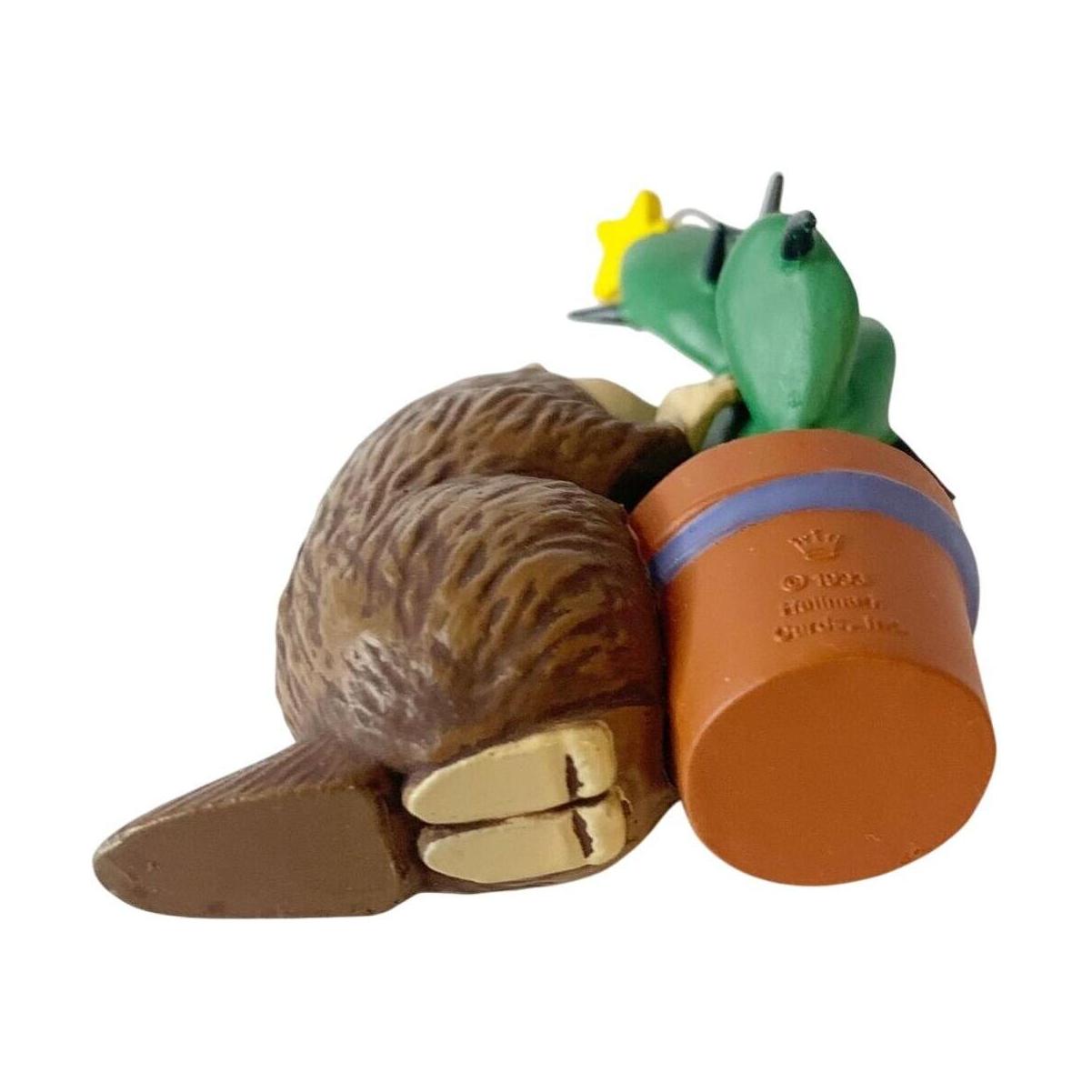 1993 Strange and Wonderful Love Hallmark Ornament (Animal) QX5965