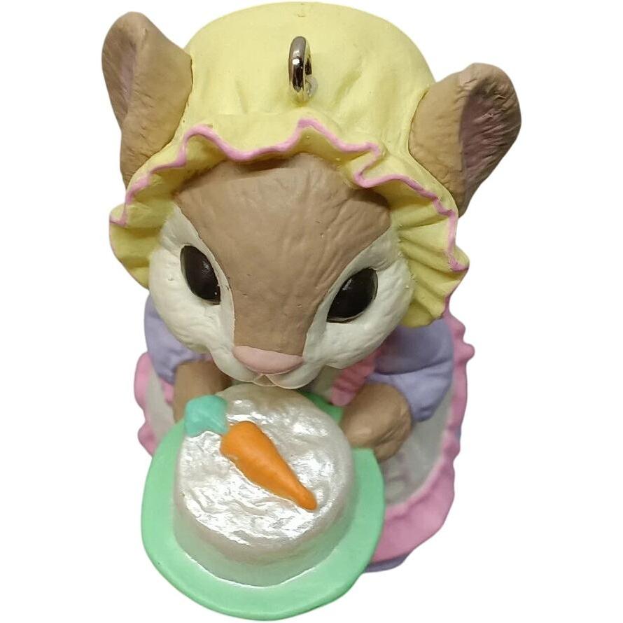 1993 Yummy Recipe Hallmark Ornament (Bunny) QEO8143