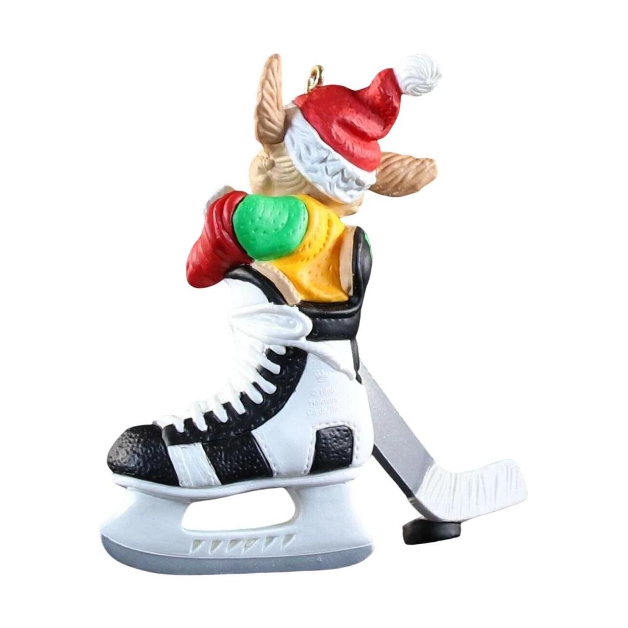 1995 Hockey Pup Hallmark Ornament (Hockey) QX5917