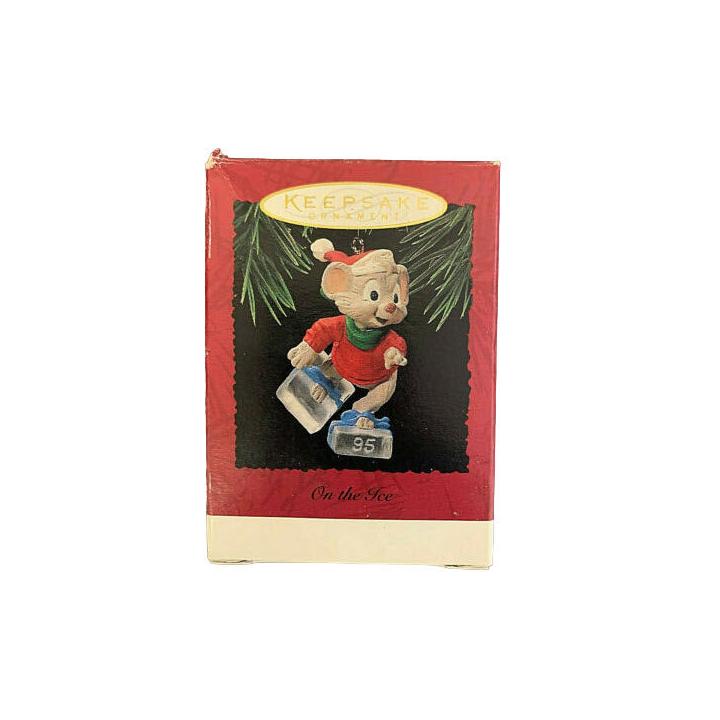 1995 On the Ice Hallmark Ornament (Mouse) QX6047