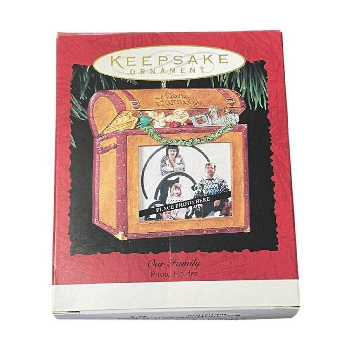 1995 Our Family Hallmark Ornament (Photo Holder) QX5709