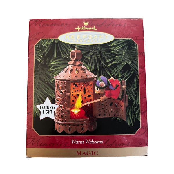1999 Warm Welcome Hallmark Ornament (Mouse) QLX7417