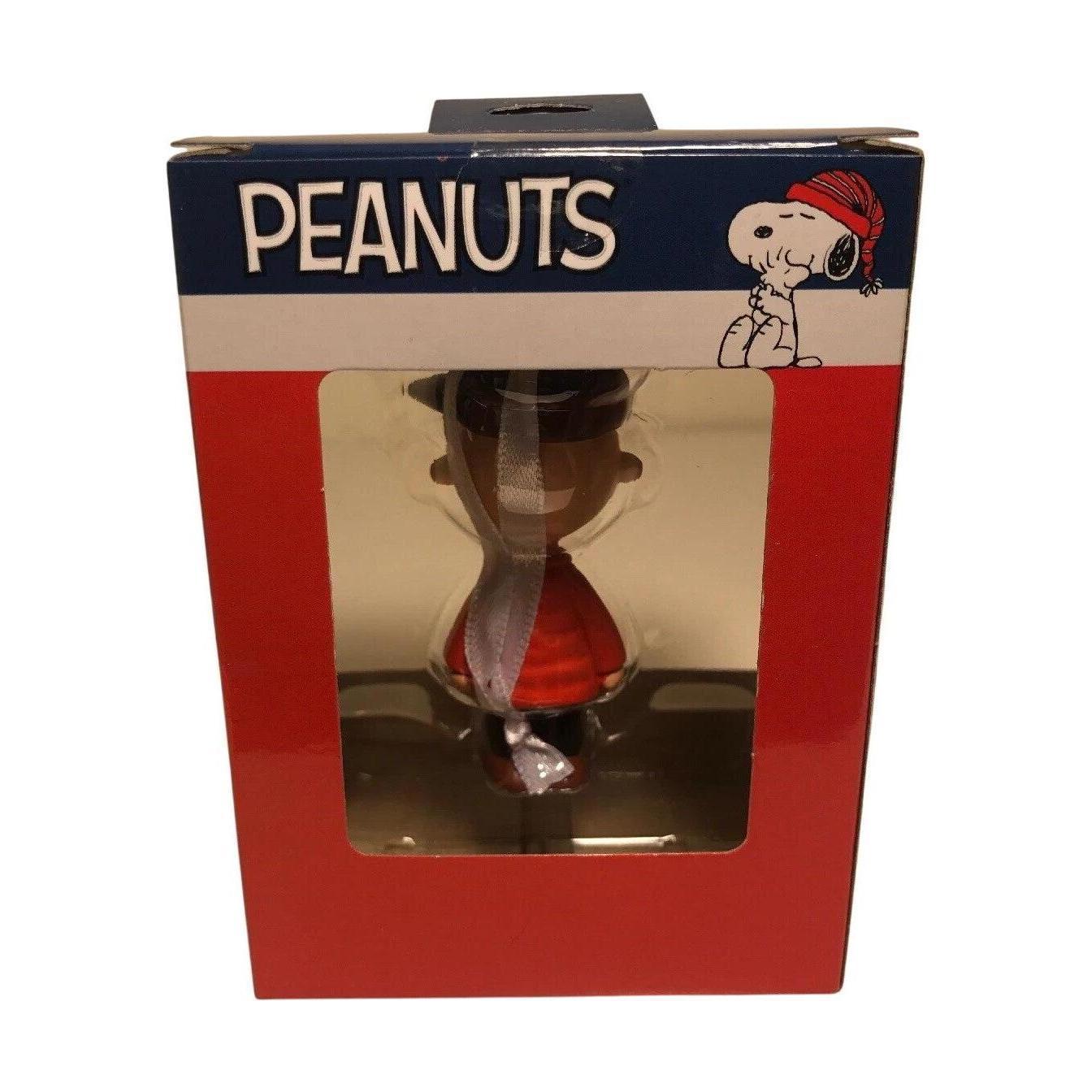 1HCM9277 Charlie Brown Hallmark Ornament (Peanuts) 1HCM9277