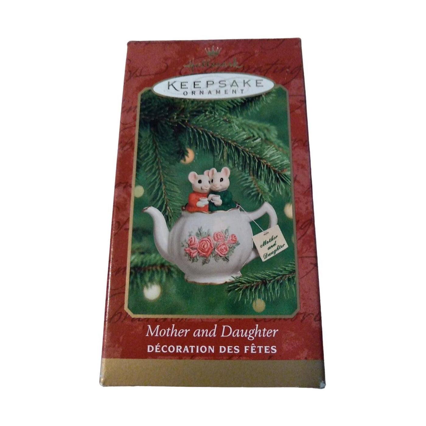 2000 Mother and Daughter Hallmark Ornament (Mouse) QX8154