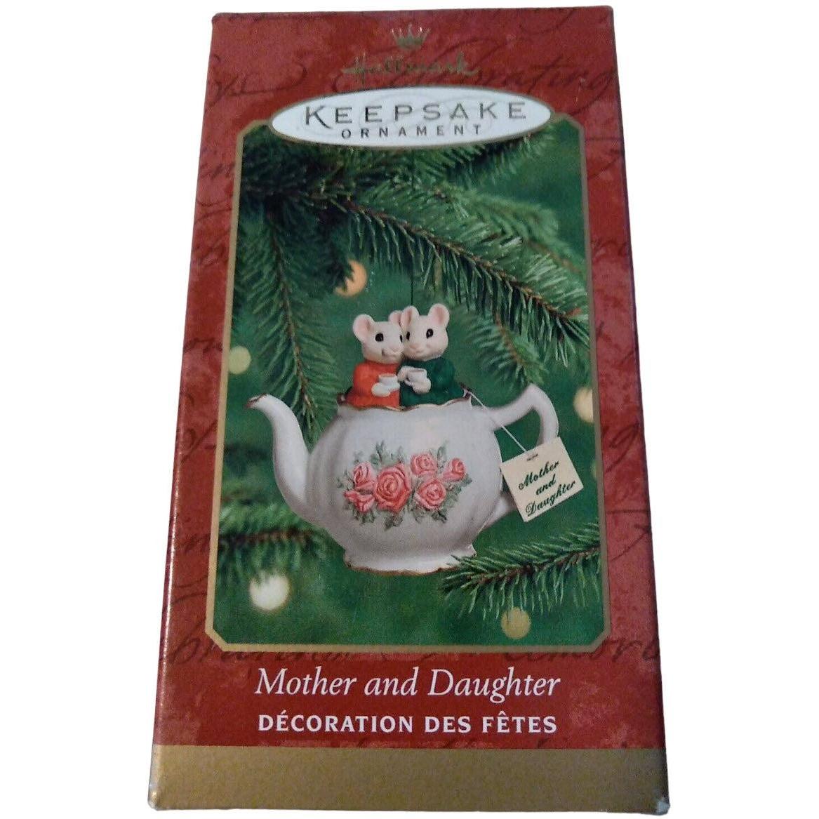 2000 Mother and Daughter Hallmark Ornament (Mouse) QX8154