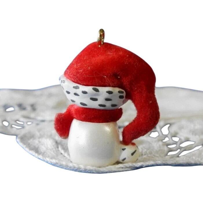 2002 Snow Cozy Hallmark Ornament (Snow Cozy) QXM4546