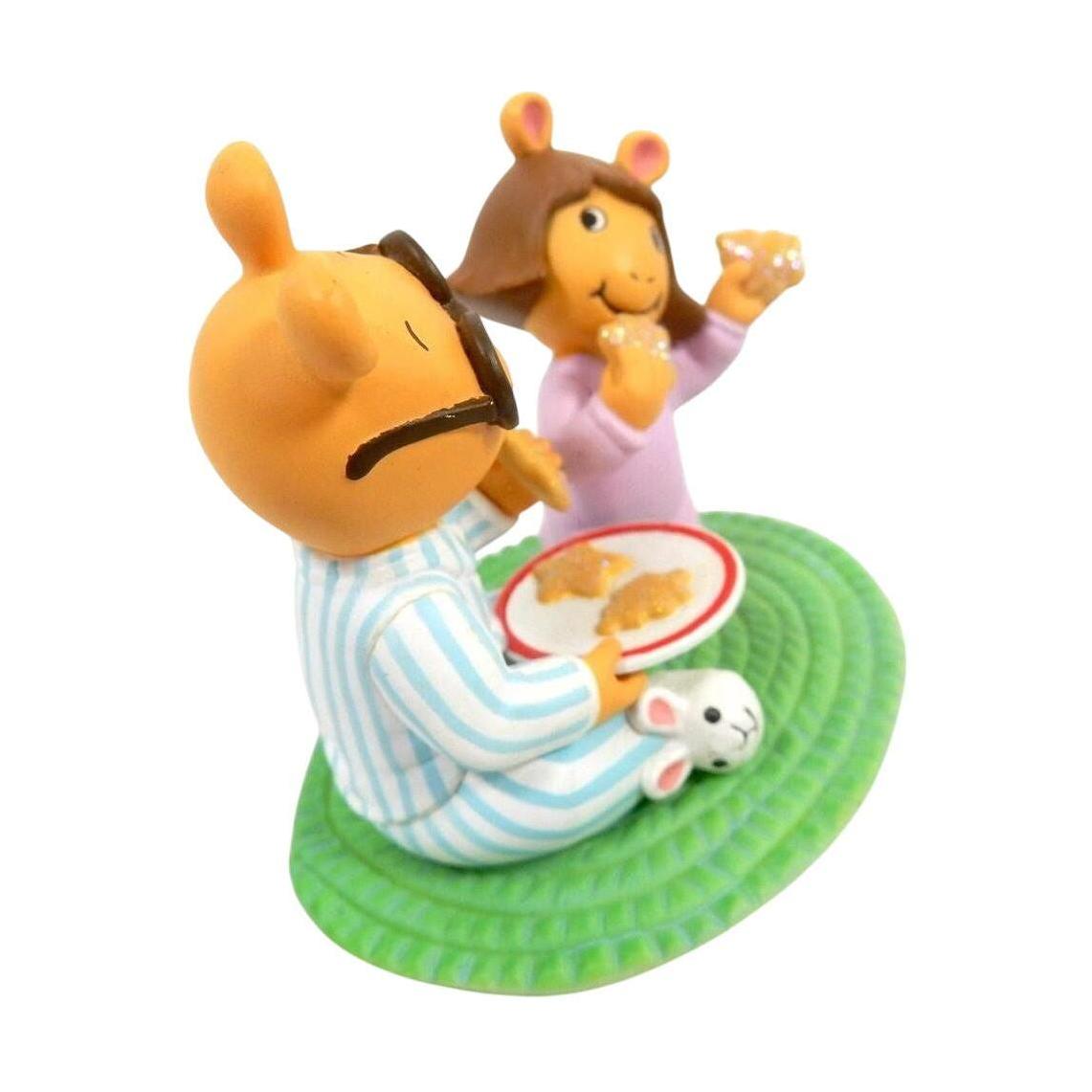 2002 Arthur and D.W. Hallmark Ornament (A Perfect Christmas!) QX8843