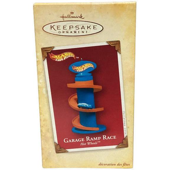 2004 Garage Ramp Race Hallmark Ornament (Hot Wheels) QXI8631