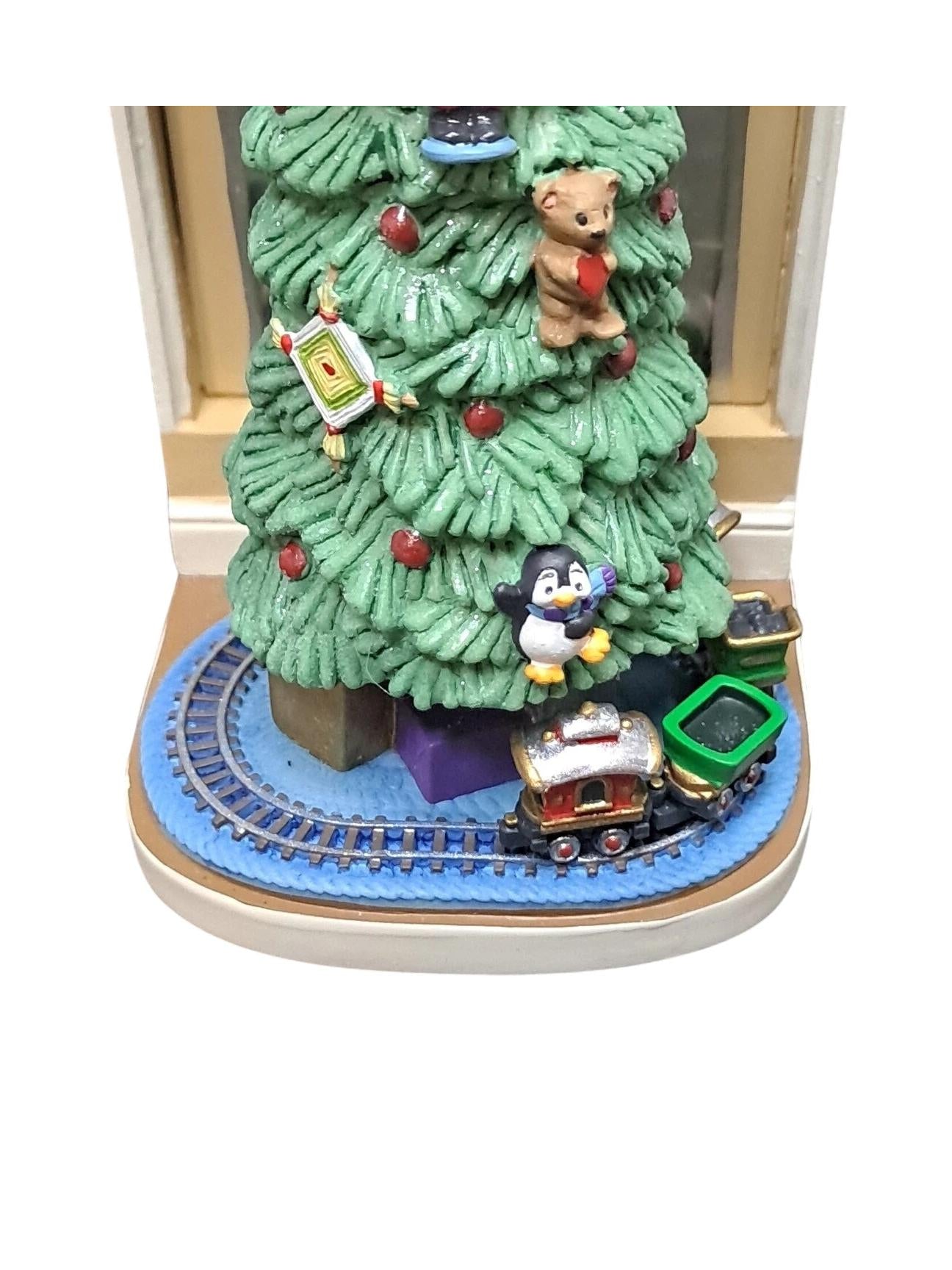 2008 The Little Window- Shoppers Hallmark Ornament (Christmas Window) QMP4002