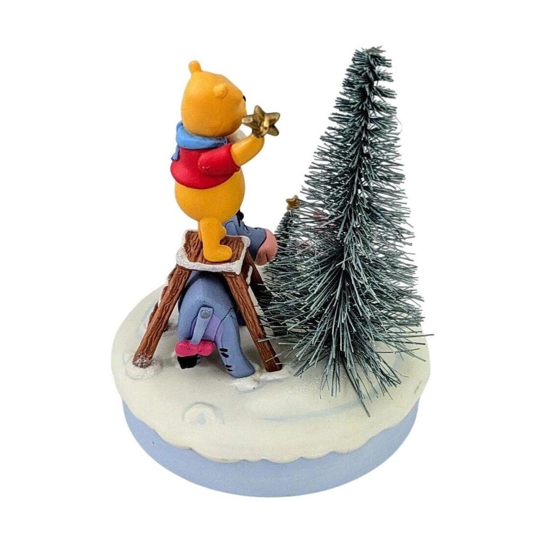 2010 Deck the Woods! Hallmark Ornament (Winnie the Pooh) QXD1023