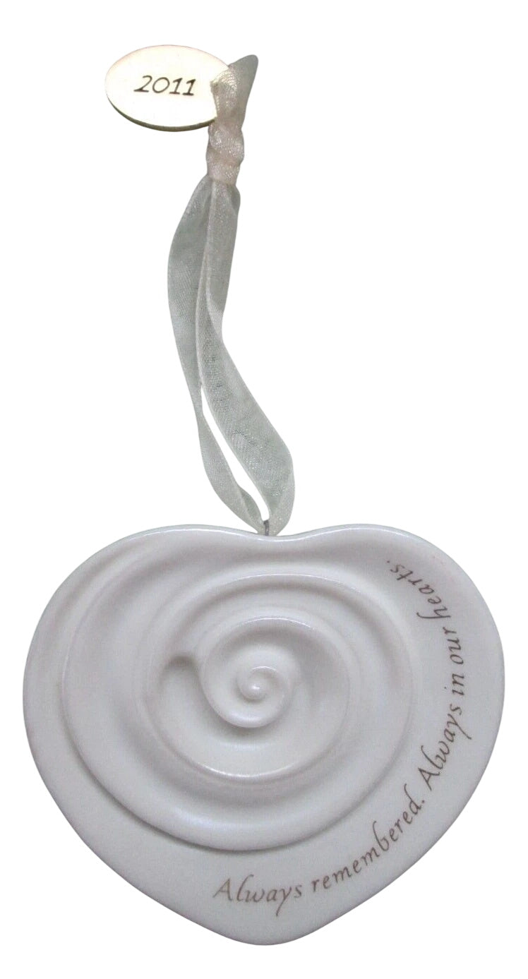 2011 Always Remebered Hallmark Ornament (Always Remebered) QXG4159