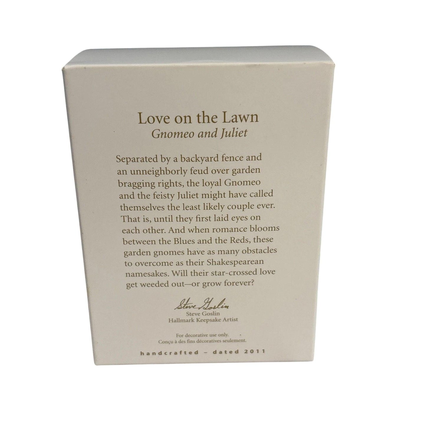 2011 Love on the Lawn Hallmark Ornament (Gnomeo and Juliet) QXD1019