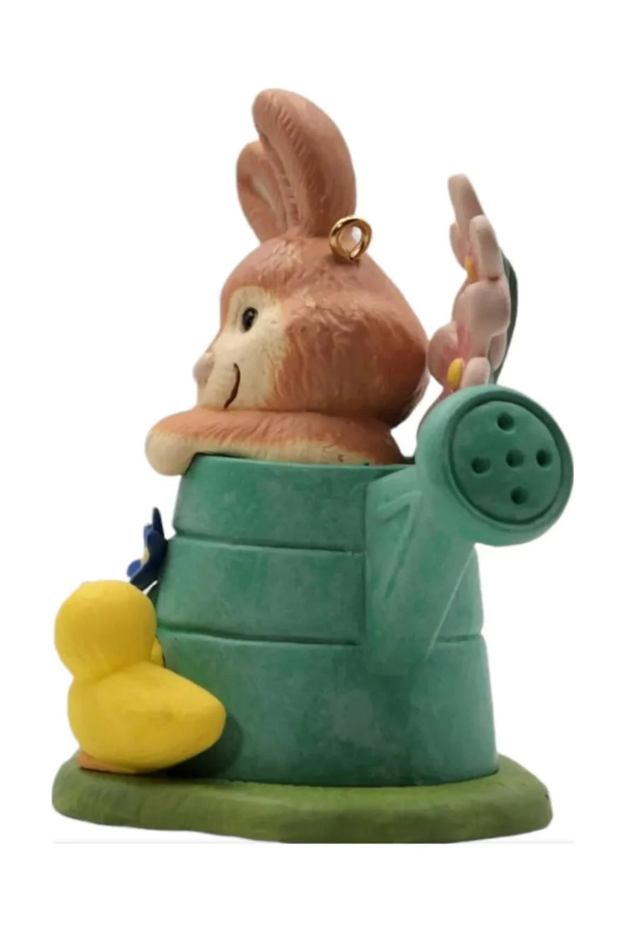 2013 A Spring Surprise Hallmark Ornament (Easter) QHG5626