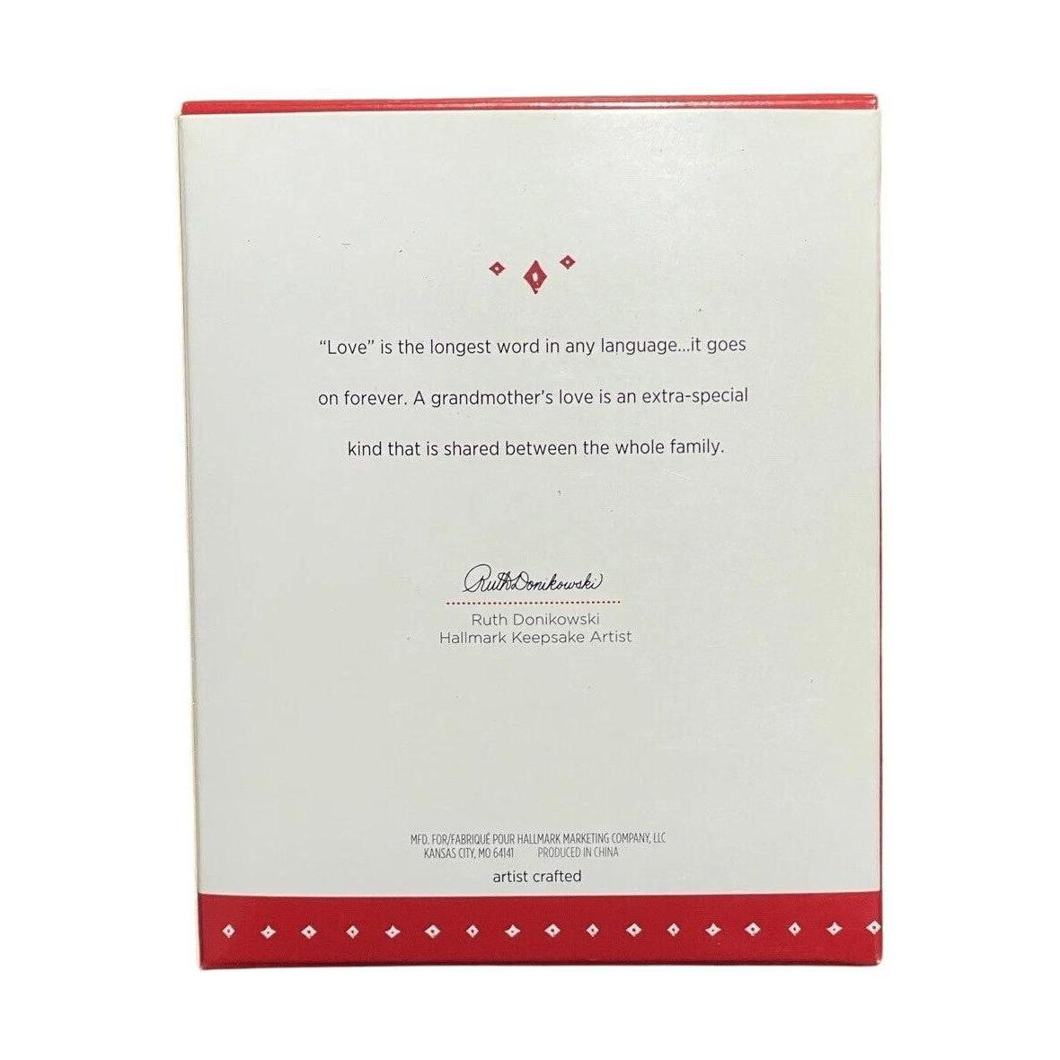 2015 A GrandMother's Love Hallmark Ornament (GrandMother) QG01309