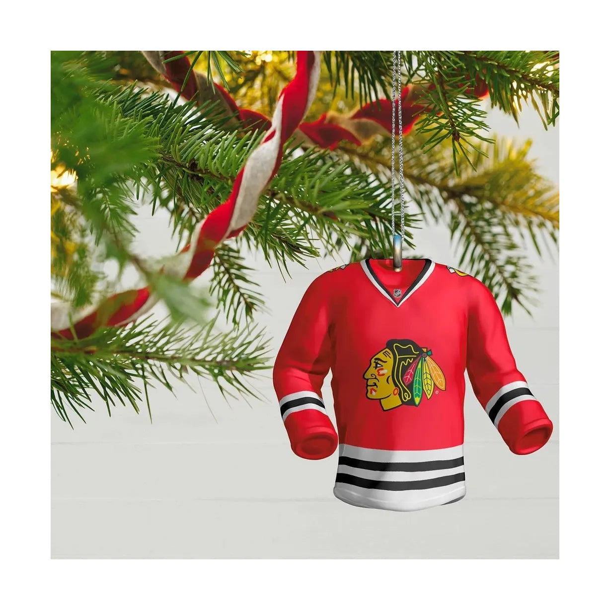 2018 Chicago Blackhawks Jersey Hallmark Ornament (Hockey Jerseys) QSR1552