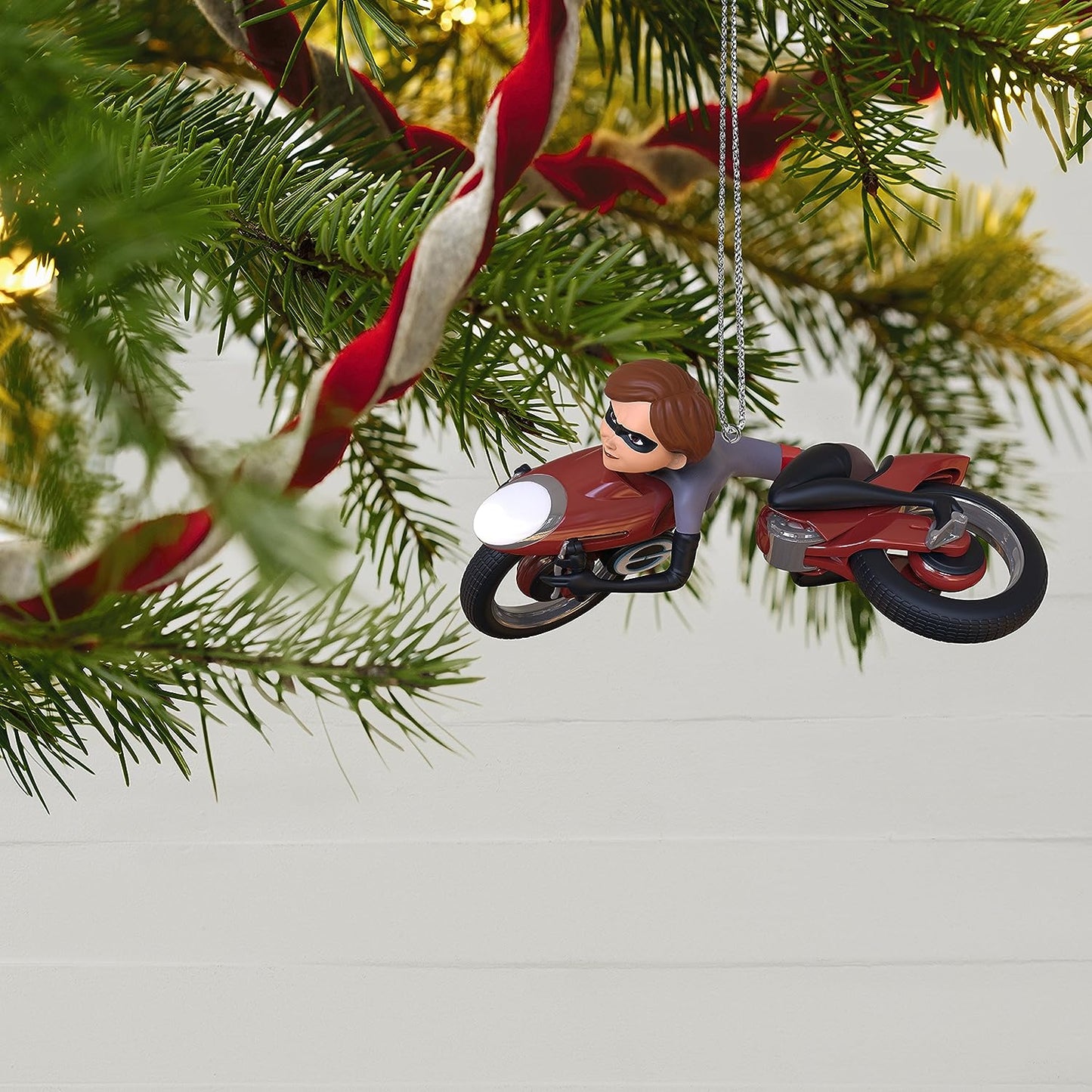 2018 Elastigirl Rides Again Hallmark Ornament (The Incredibles) QXD6383