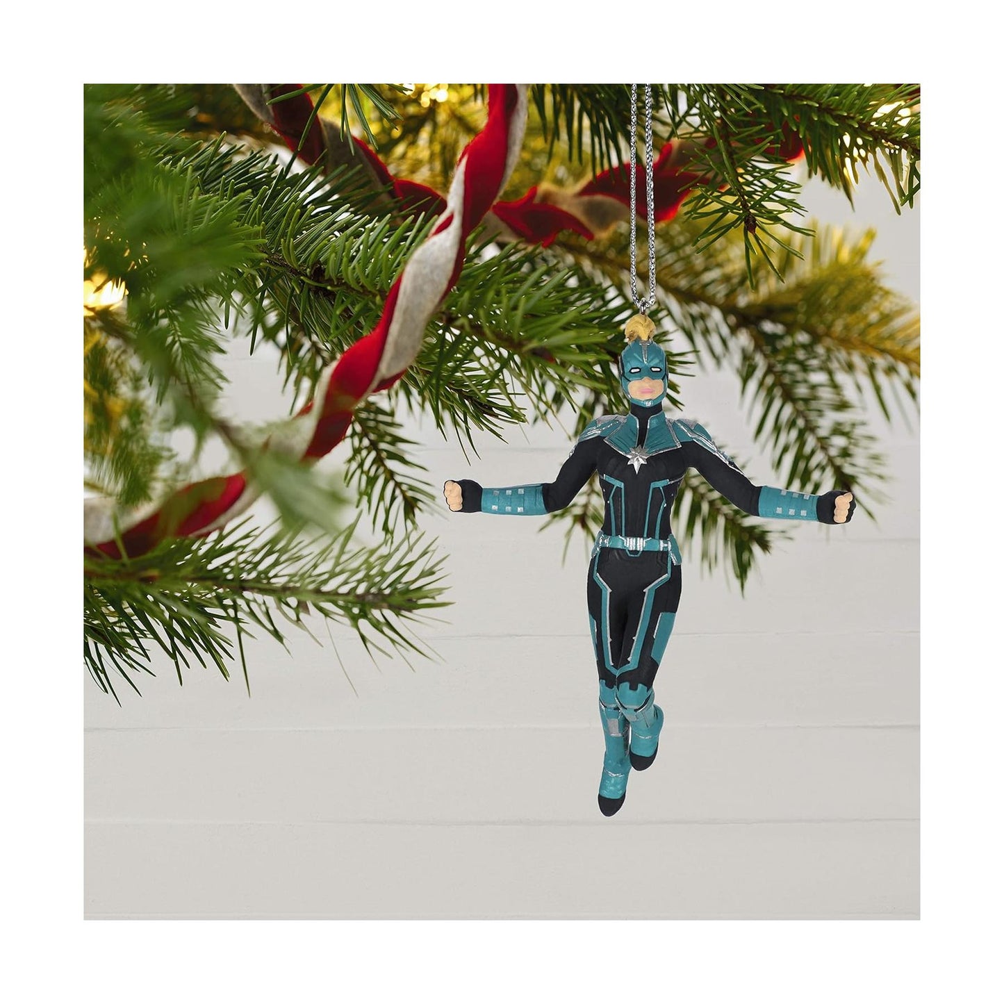 2019 Captain Marvel Mystery Box Hallmark Ornament (Super Heroes) QXI3509
