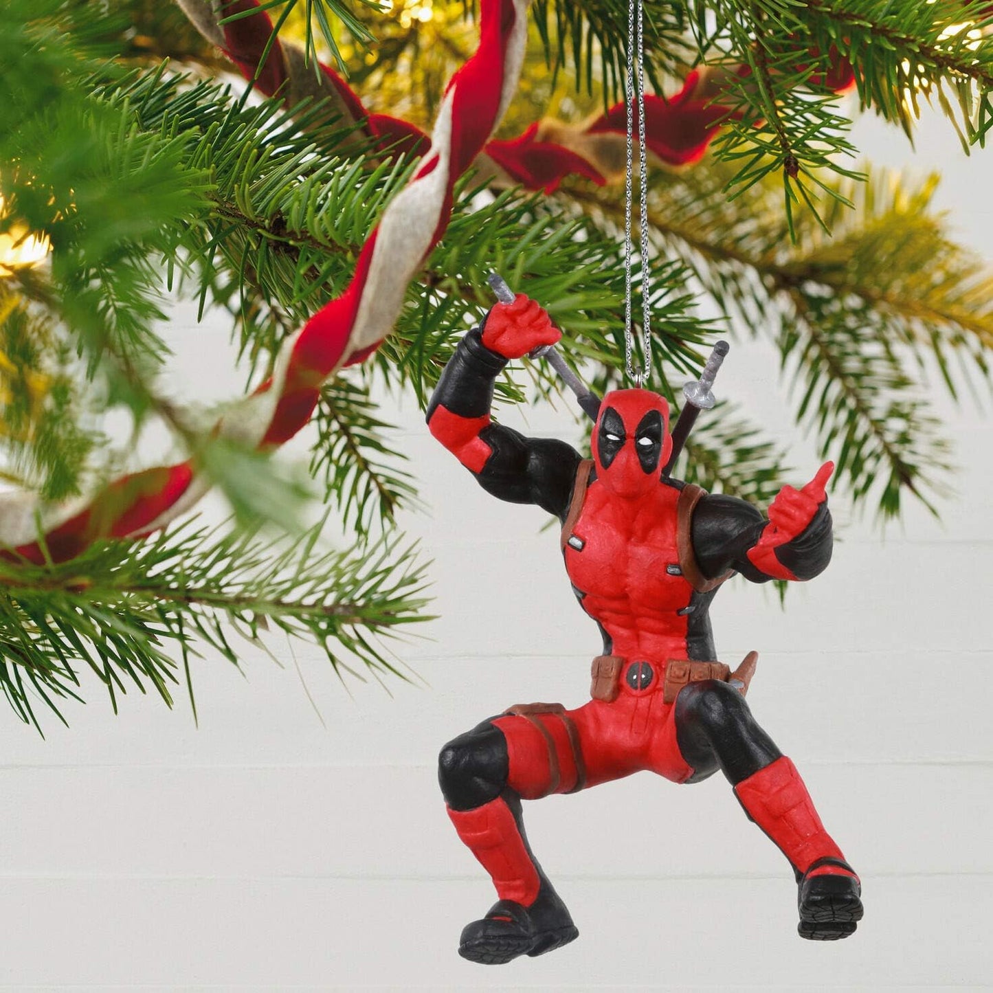 2020 Deadpool Hallmark Ornament (Super Heroes) QXI6194
