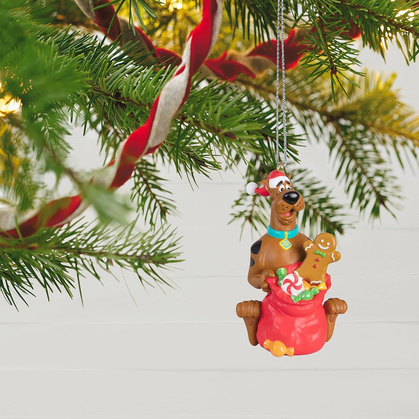 2022 Santa Scooby Hallmark Ornament (Scooby-Doo) QXI7096