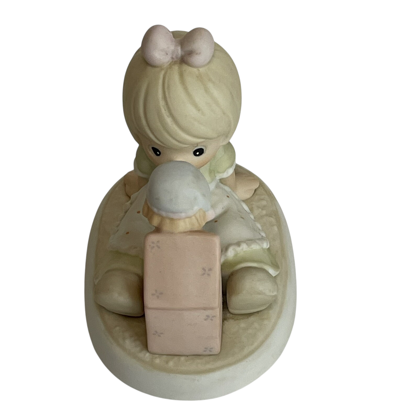 533173 Single Tree | Sugar Town: Beautiful Snow-Adorned Tree