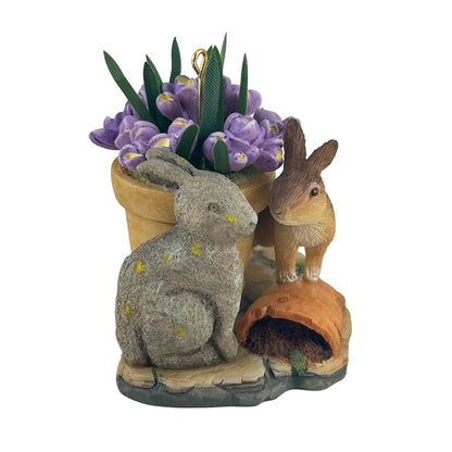 2006 Find Yourself in the Garden Hallmark Ornament (Marjolein Bastin) QEO8286