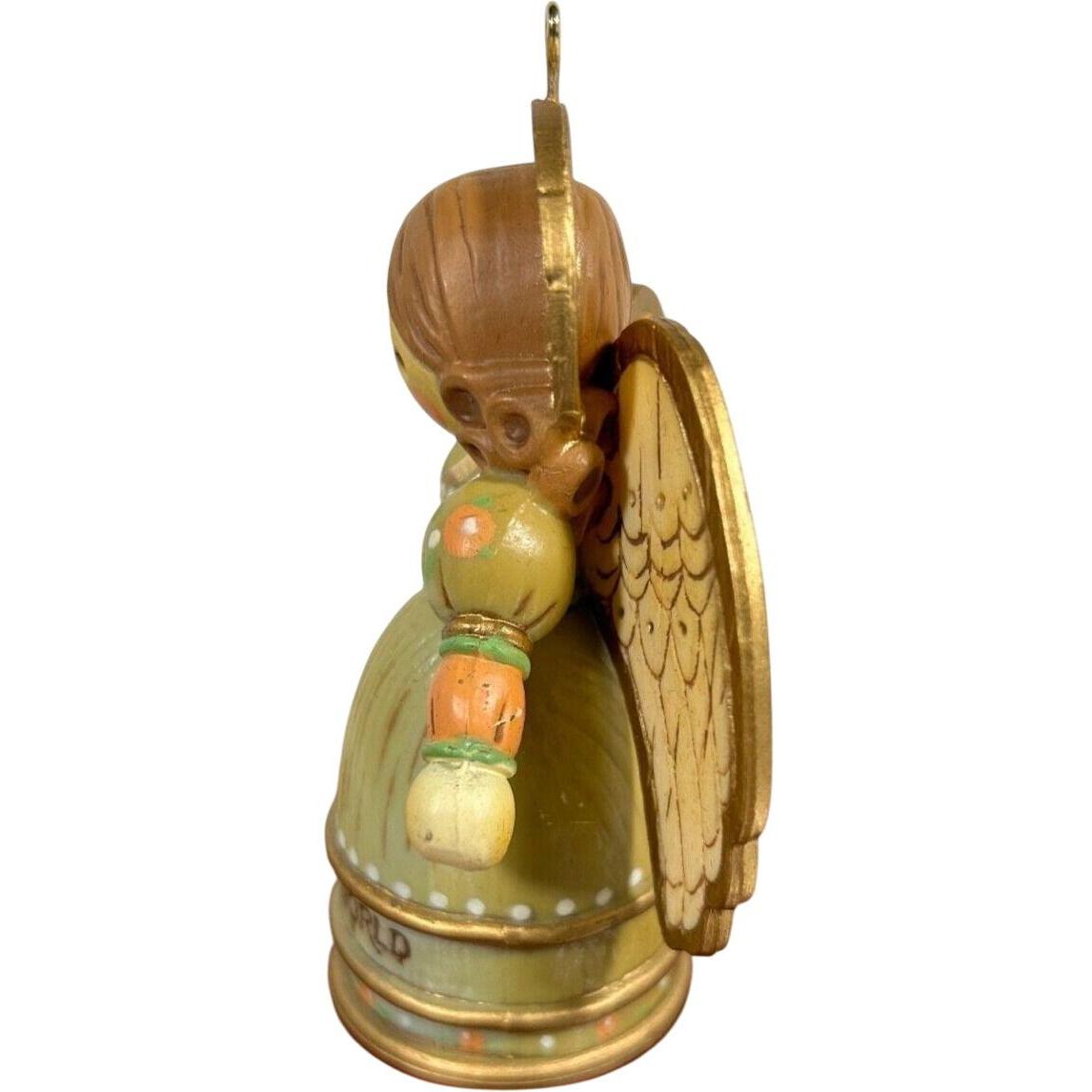 1977 Yesteryears Hallmark Ornament (Joy to the World) QX1722