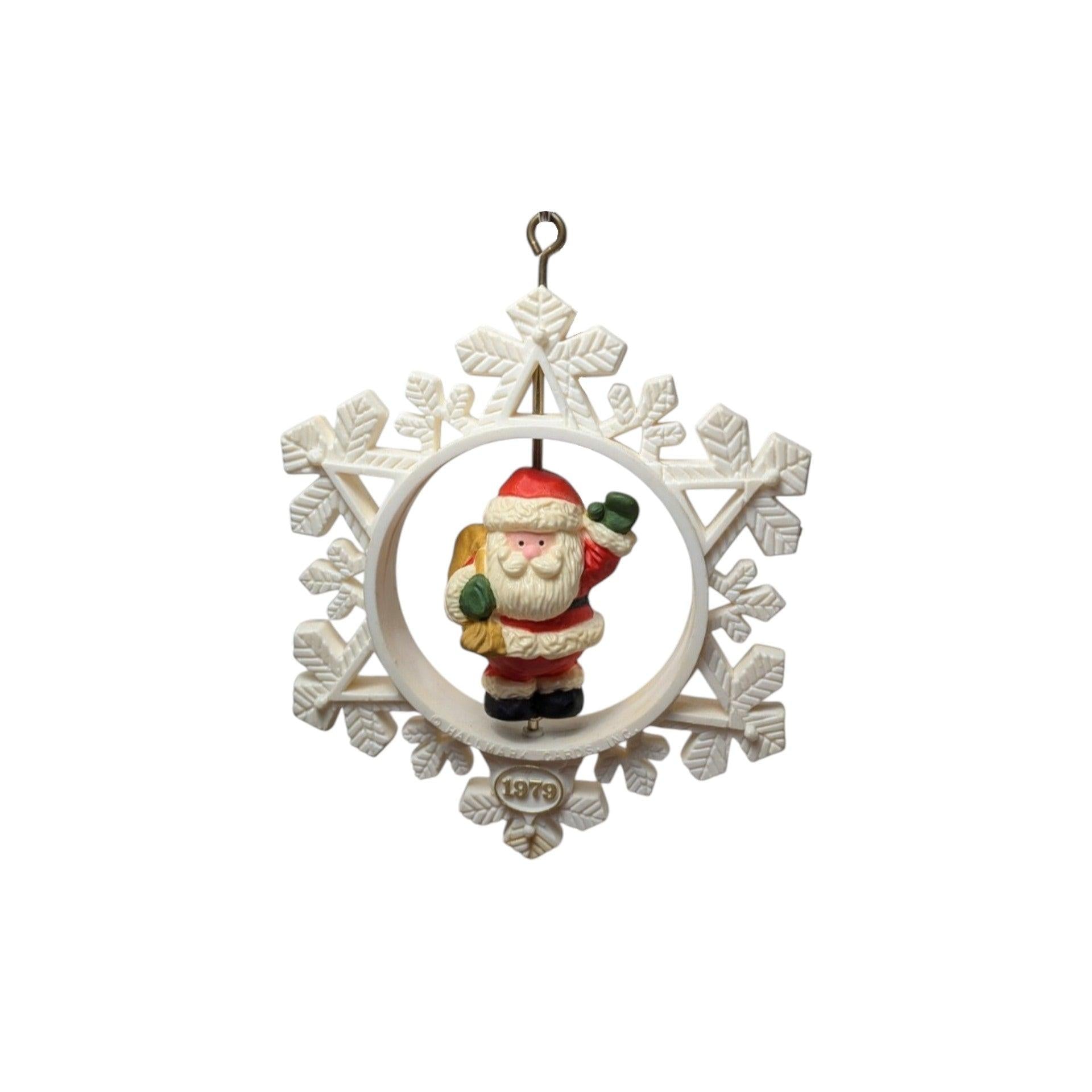 1979 Santa’s Here! (Snowflake) Hallmark Ornament QX138-7 Image1