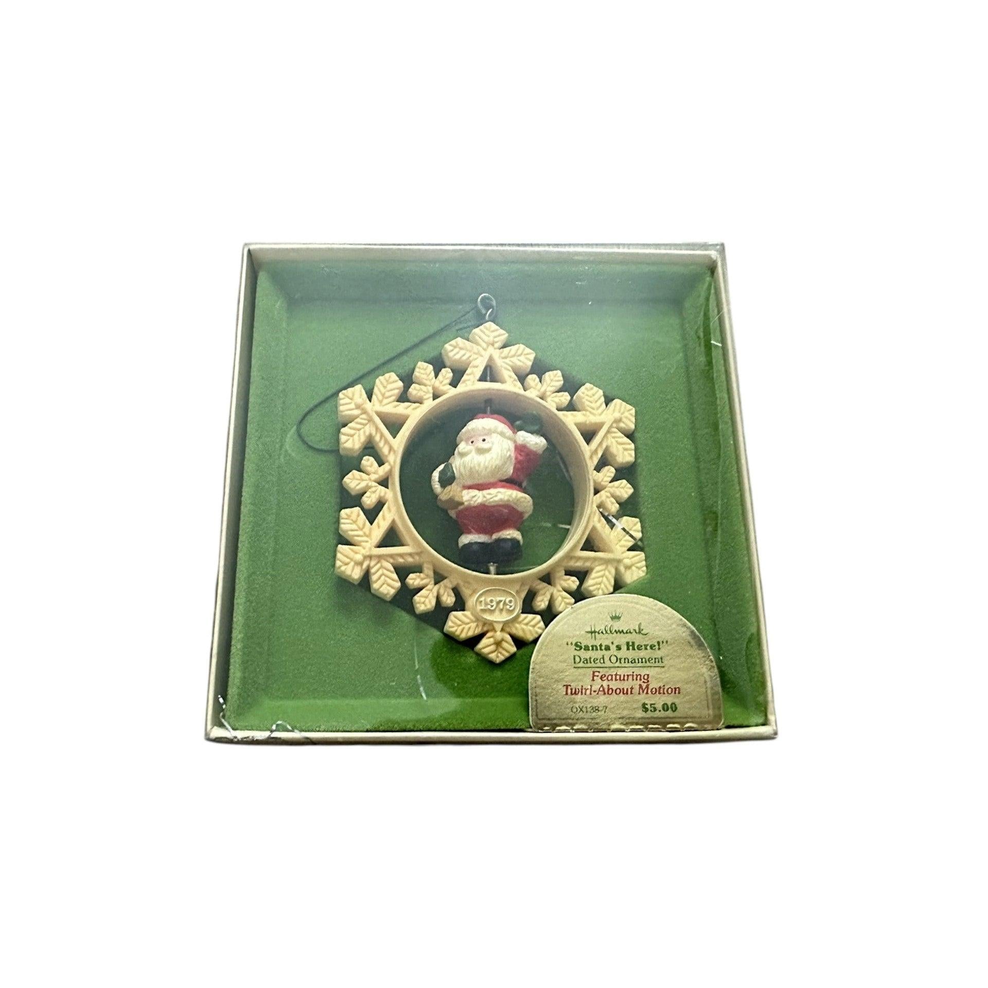 1979 Santa’s Here! (Snowflake) Hallmark Ornament QX138-7 Image2