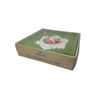 1979 Santa’s Here! (Snowflake) Hallmark Ornament QX138-7 Image6