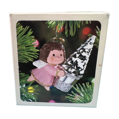 1981 Thimble Angel Hallmark Ornament (Thimble) QX4135 Image2