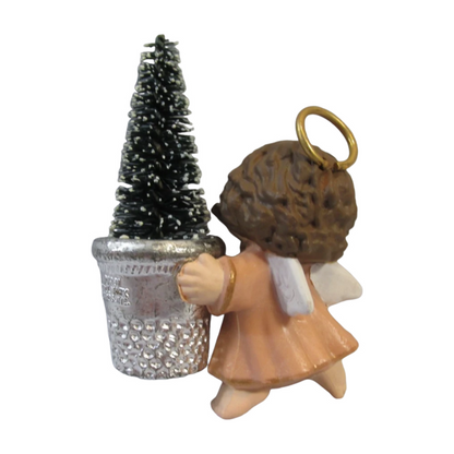 1981 Thimble Angel Hallmark Ornament (Thimble) QX4135 Image3