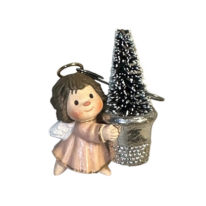 1981 Thimble Angel Hallmark Ornament (Thimble) QX4135