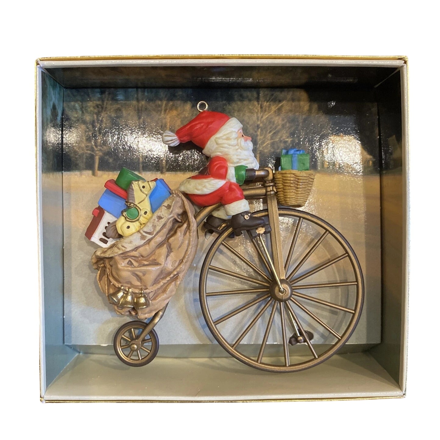 1982 Cycling Santa Hallmark Ornament (Santa Claus) QX4355