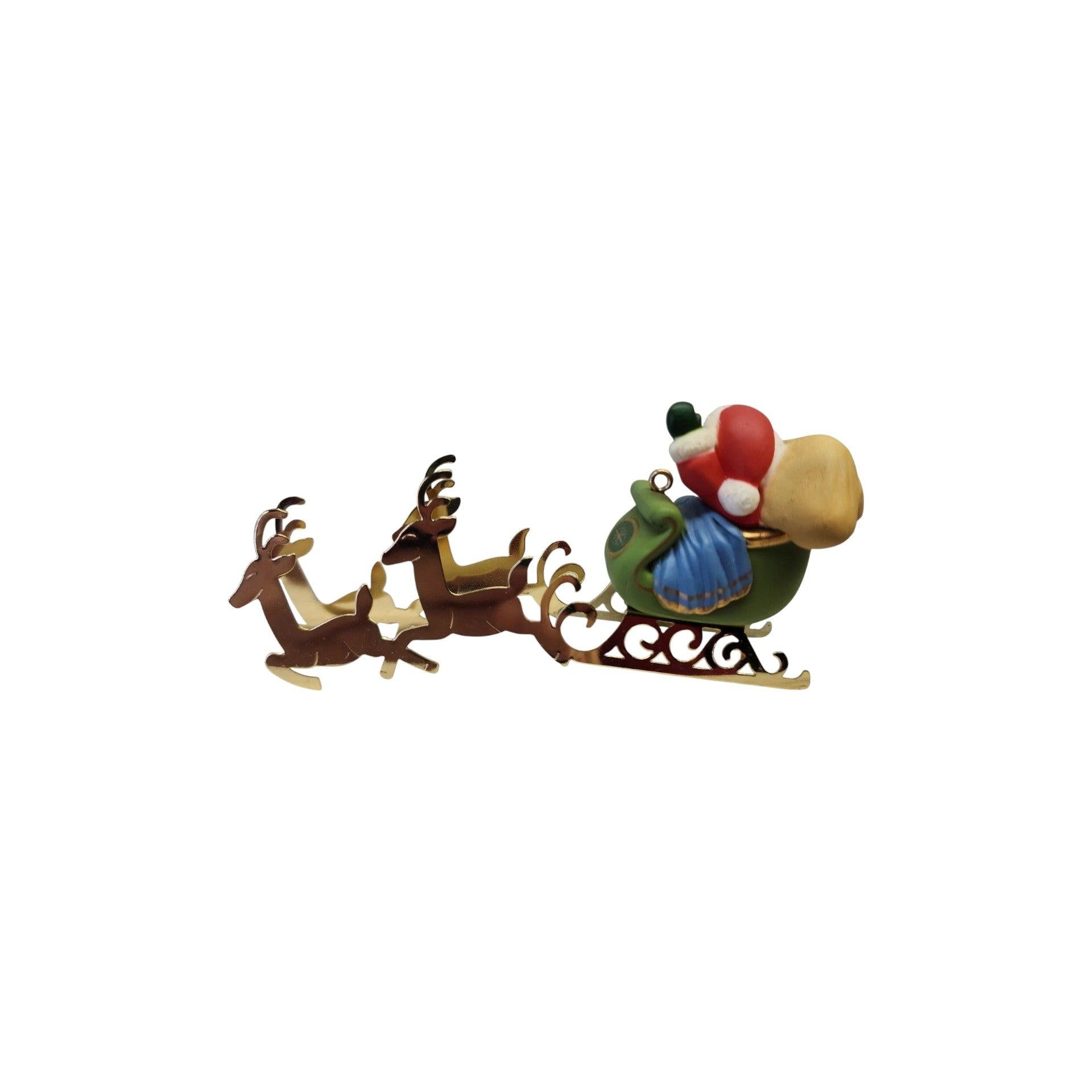 1982 Santa & Reindeer Hallmark Ornament (Santa Claus) QX4676 Image6