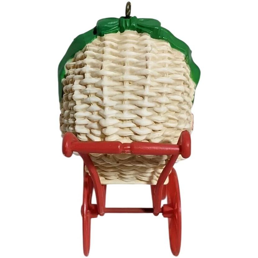 1983 GrandChild's 1st Christmas Hallmark Ornament (Baby's First Christmas) QX4309