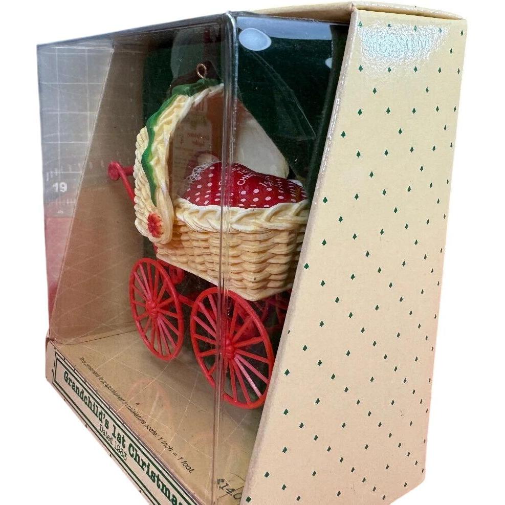 1983 GrandChild's 1st Christmas Hallmark Ornament (Baby's First Christmas) QX4309