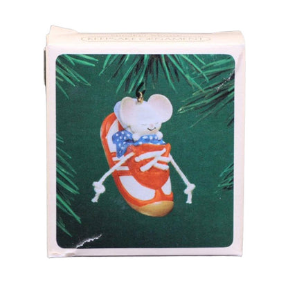 1983 Sneaker Mouse Hallmark Ornament (Mouse) QX4009