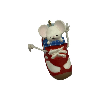 1983 Sneaker Mouse Hallmark Ornament (Mouse) QX4009 Image3