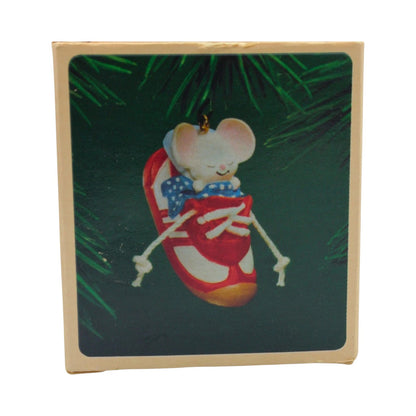 1983 Sneaker Mouse Hallmark Ornament (Mouse) QX4009 Image8