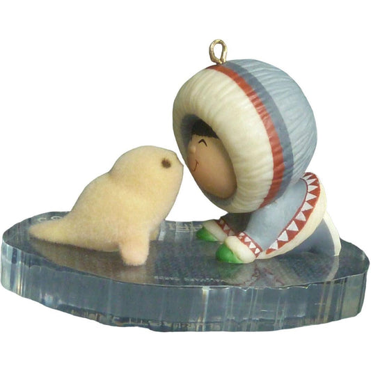 1983 White Seal Hallmark Ornament (Frosty Friends) qx4007