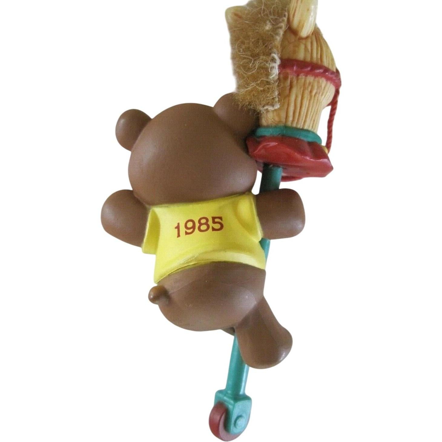 1985 Baby's Second Christmas Hallmark Ornament (Child's Age Collection) QX4785