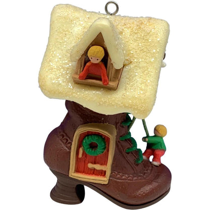 1985 Children in Shoe (Shoes)