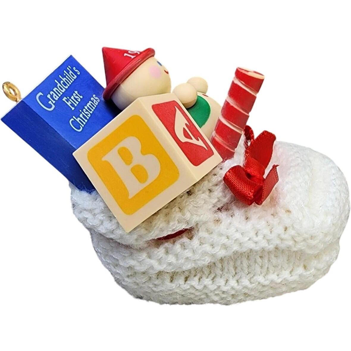 1985 GrandChild's First Christmas Hallmark Ornament (Baby's First Christmas) QX4955