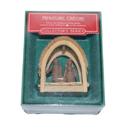 1985 Wood and Woven straw Hallmark Ornament (Miniature Creche) QX4825 Image2