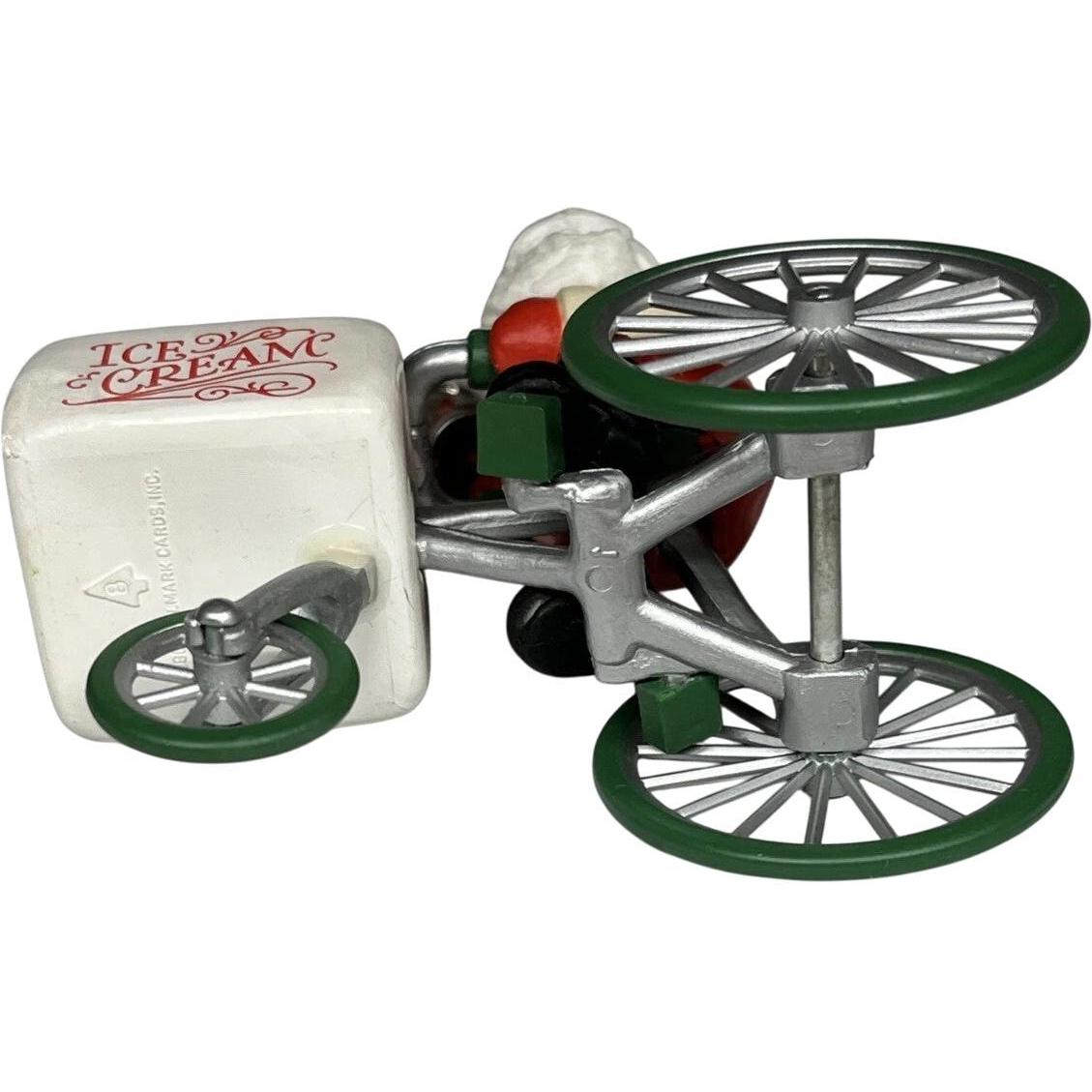 1986 Kringle's Kool Treats Hallmark Ornament (Here Comes Santa) QX4043