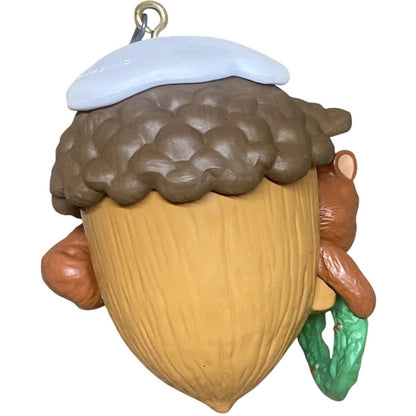 1986 Acorn Inn Hallmark Ornament (Animal) QX4243